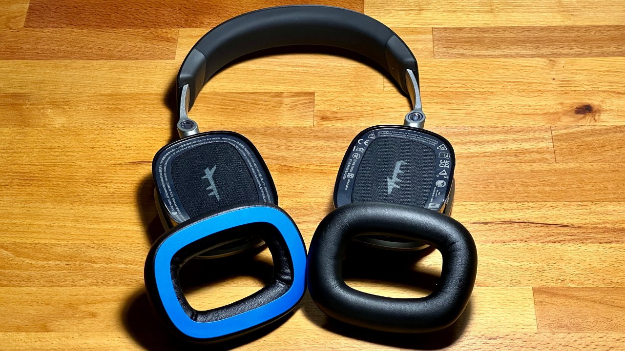 Logitech A30 má odnímatelné náušníky