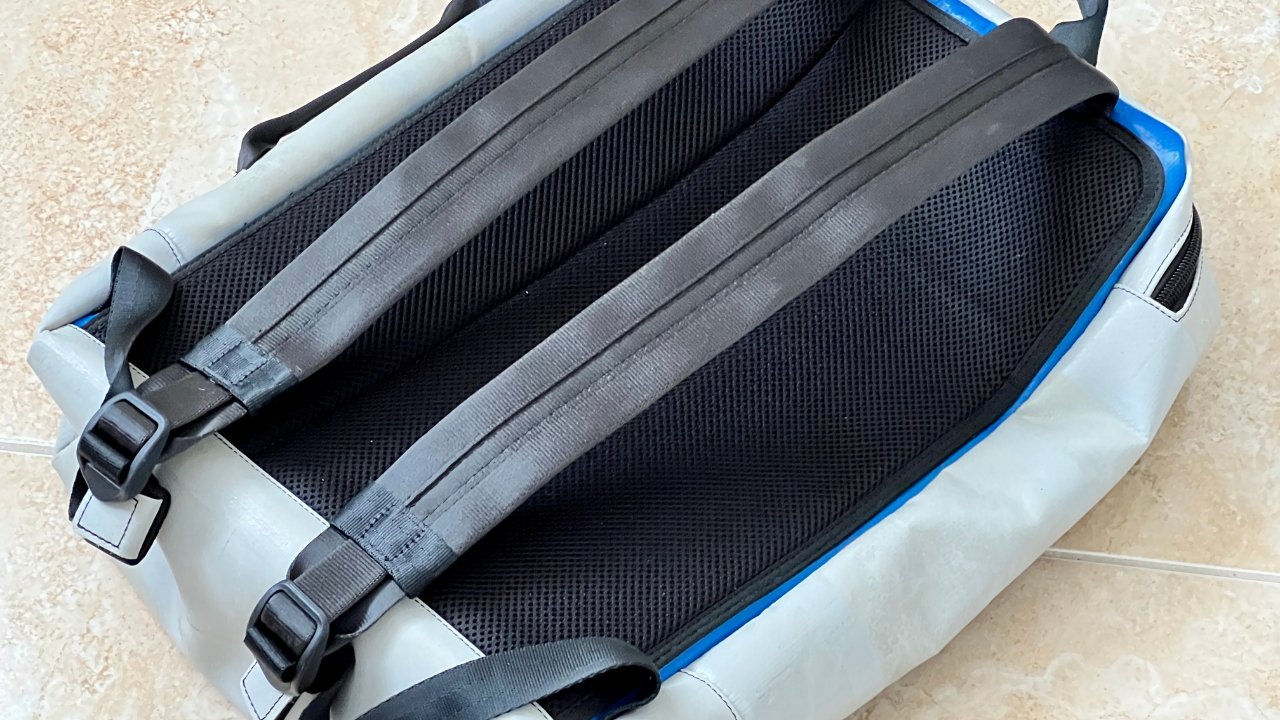 Zadní část tašky Hazzard byla pohodlná, ale nevypolstrované ramenní popruhy nikoliv 