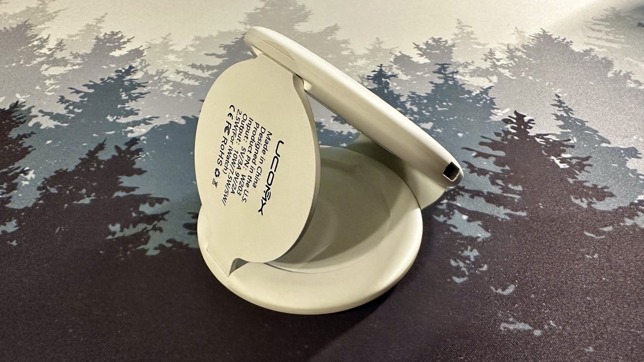 Stojánek pod nabíjecí stanicí MagSafe