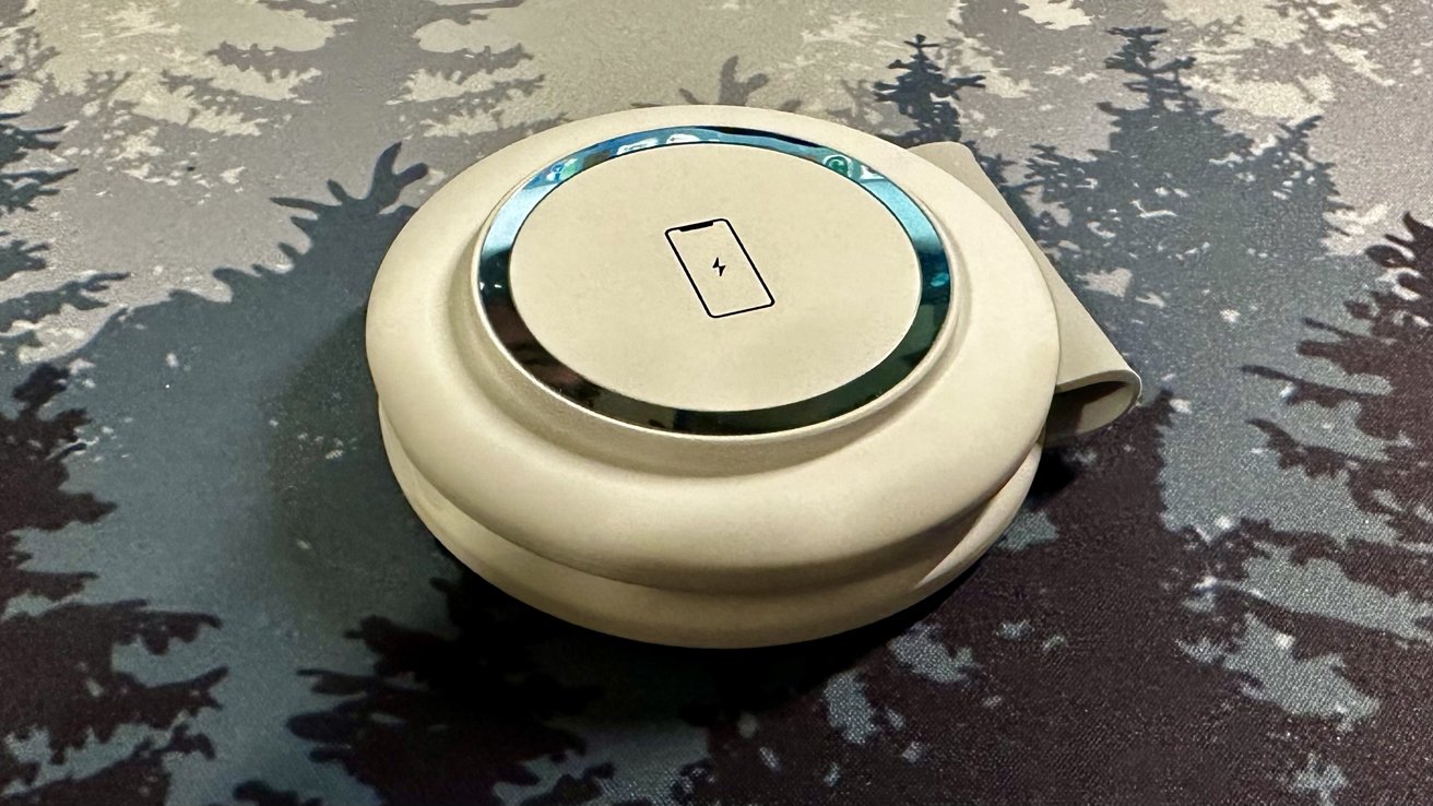 Bezdrátová nabíječka Ucomx Nano Mini Magnetic 2 v 1 složená do sebe