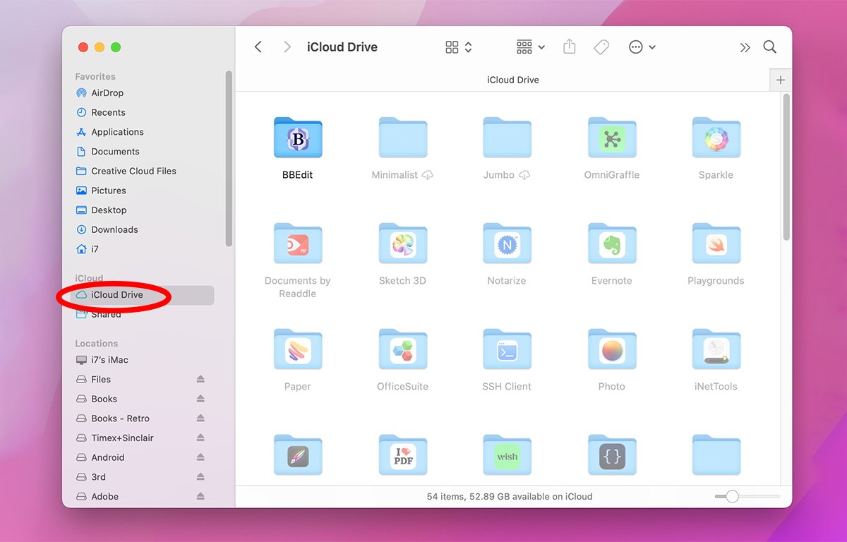 Obsah iCloud Drive zobrazený vpravo.