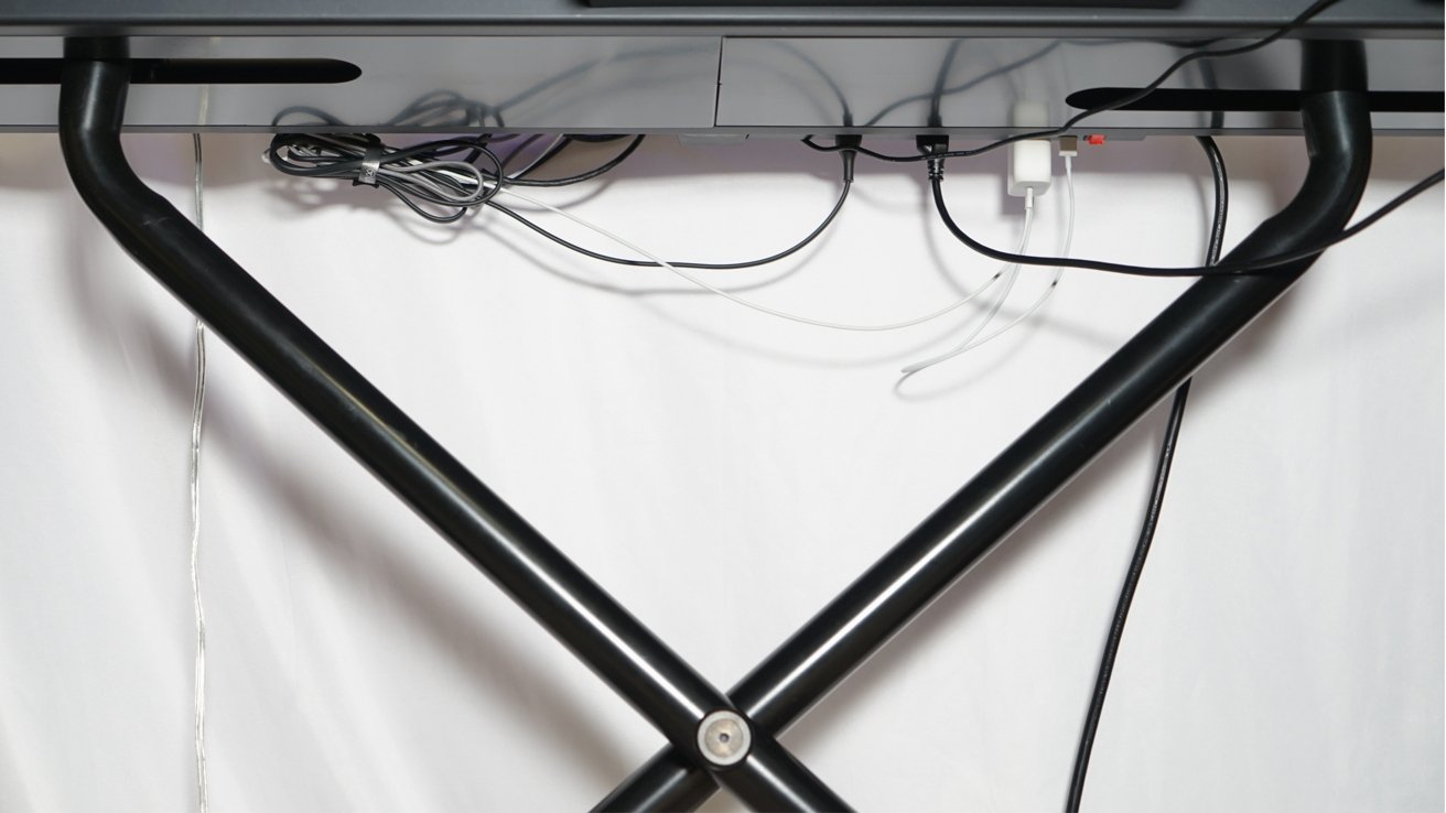 Tyto otvory slouží k průchodu nohou při změně výšky