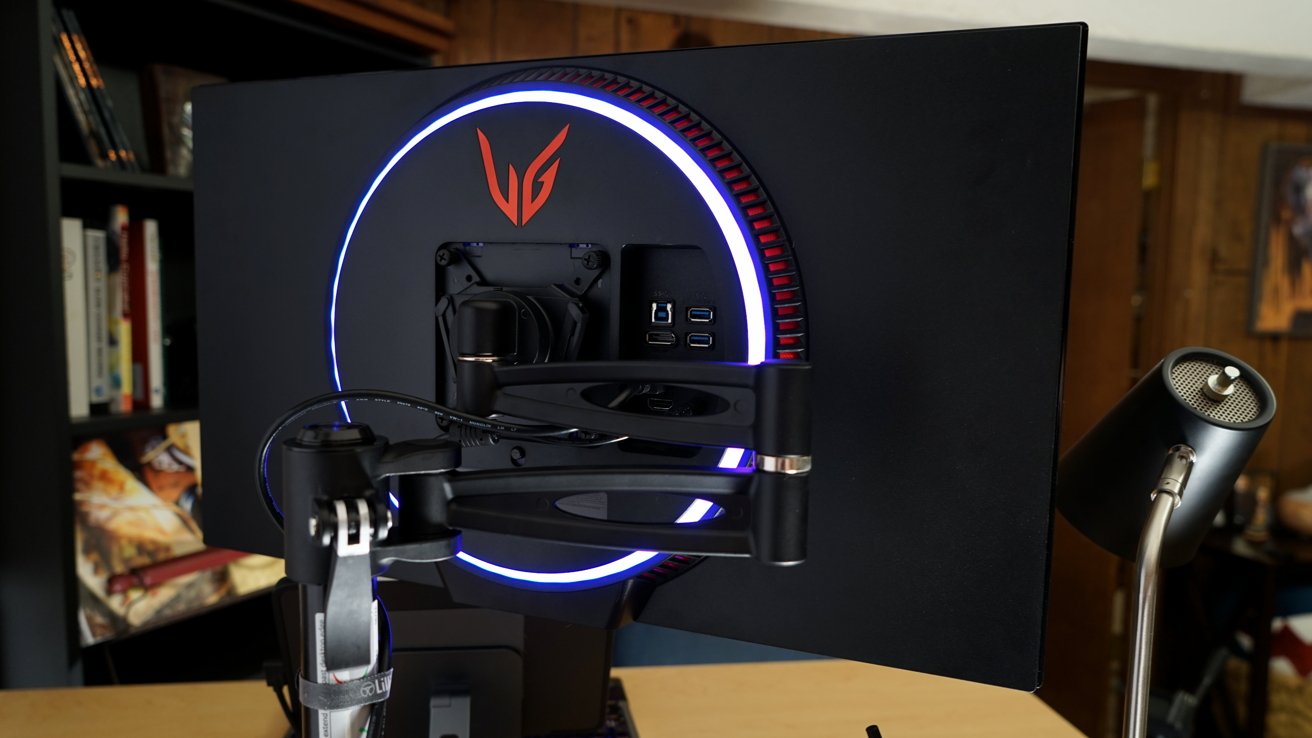 Rameno monitoru se snadno nastavuje