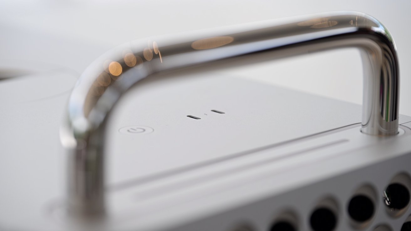 Nyní existuje osm portů Thunderbolt 4