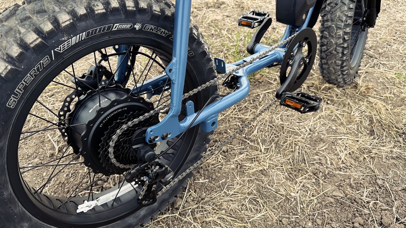 V případě potřeby lze na elektrokole šlapat