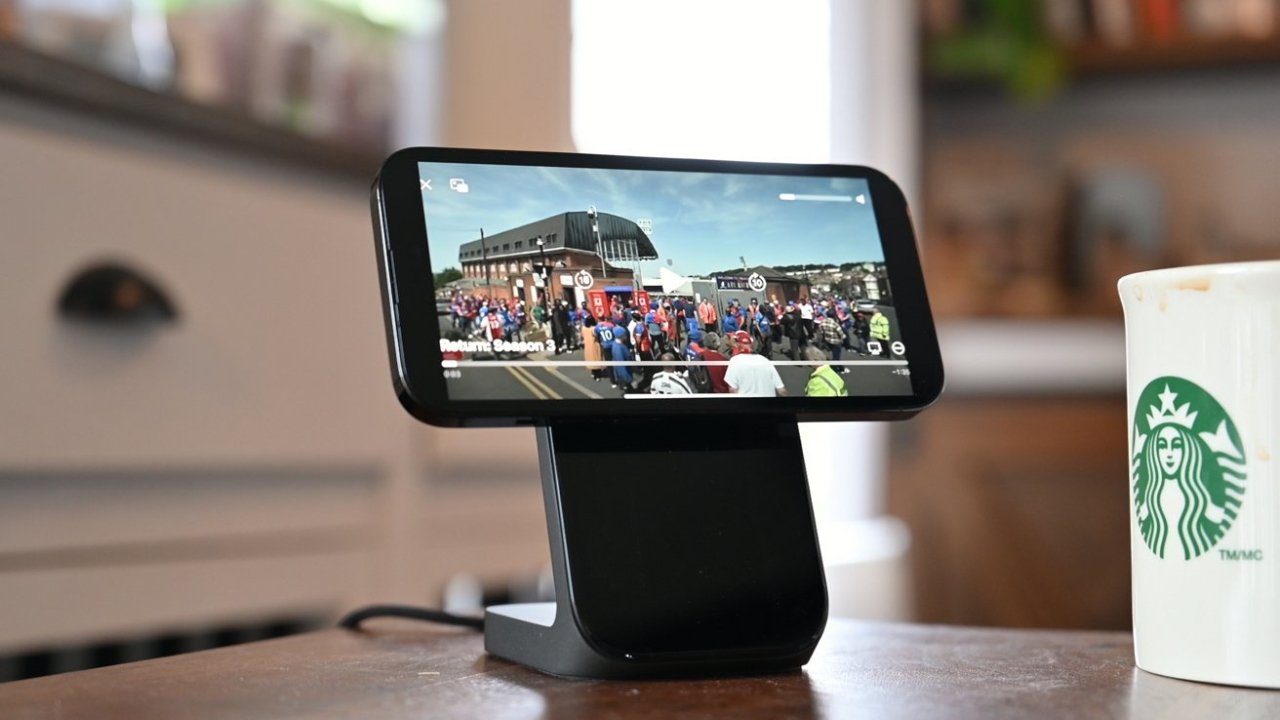 Nomad Stand One s telefonem na šířku