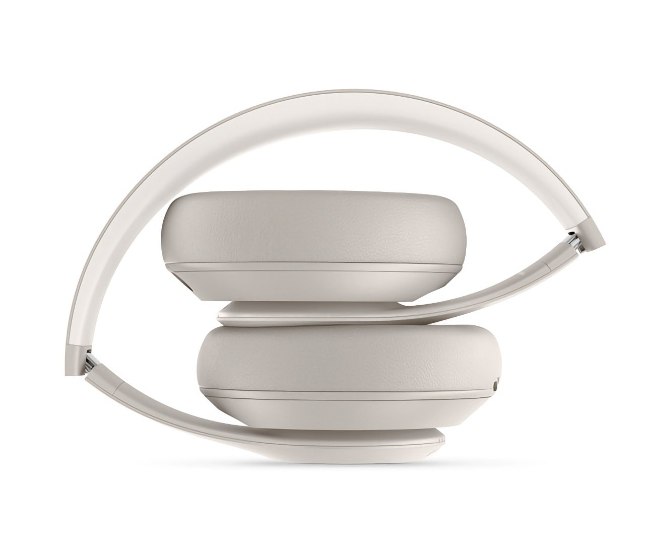 Beats Studio Pro v Sandstone