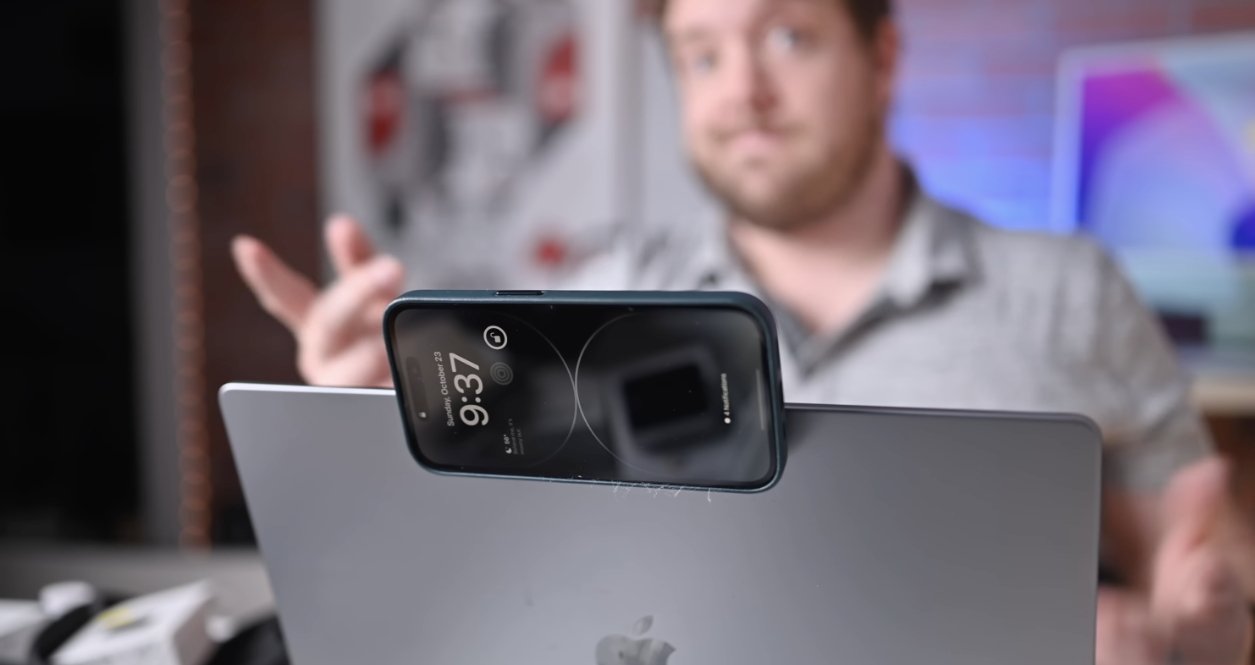 Upevněte s připojeným iPhone