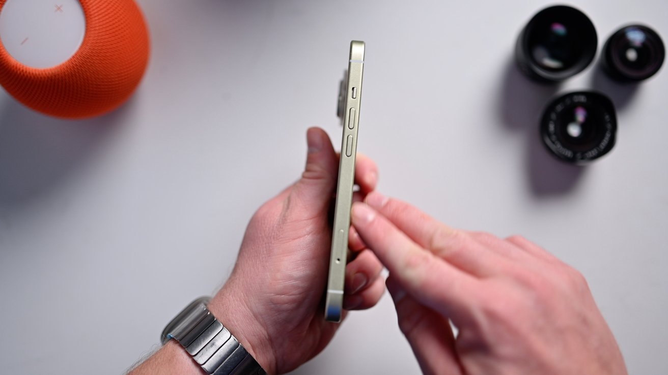 iPhone 15 matné strany