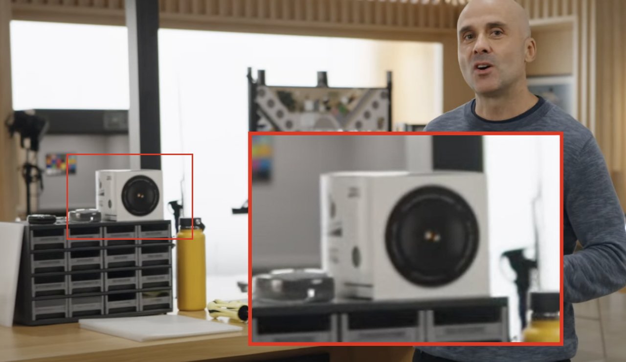 Vhodně rozmazané, to je kamera iSight na pozadí