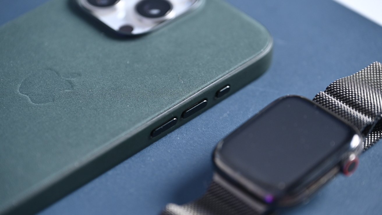 Barevně sladěná tlačítka z eloxovaného hliníku jsou příjemným dojmem