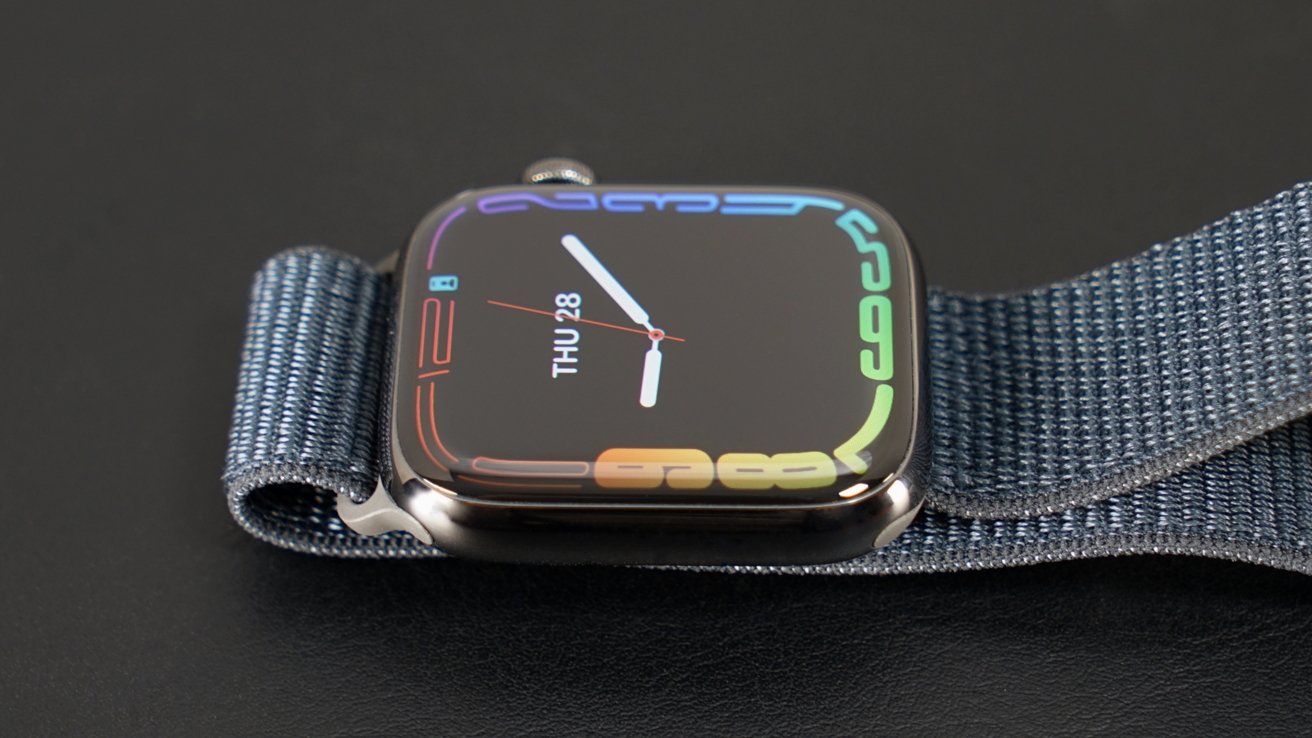 Apple Watch zobrazuje zakřivení přes okraj