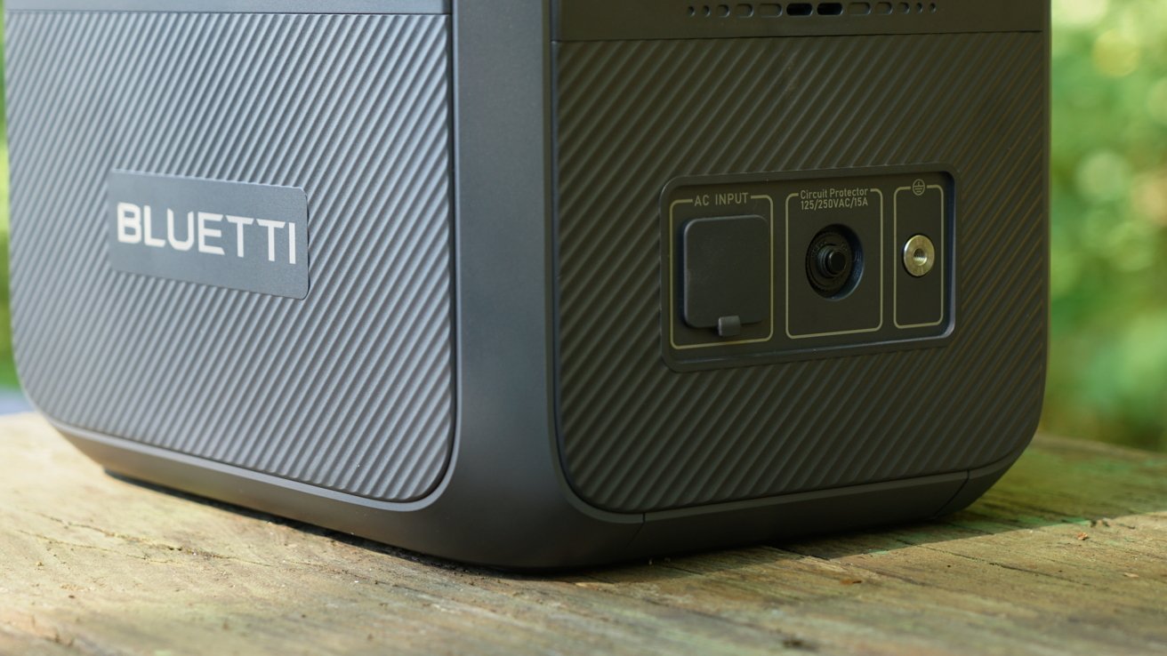 Plné nabití za méně než hodinu při zapojení do AC