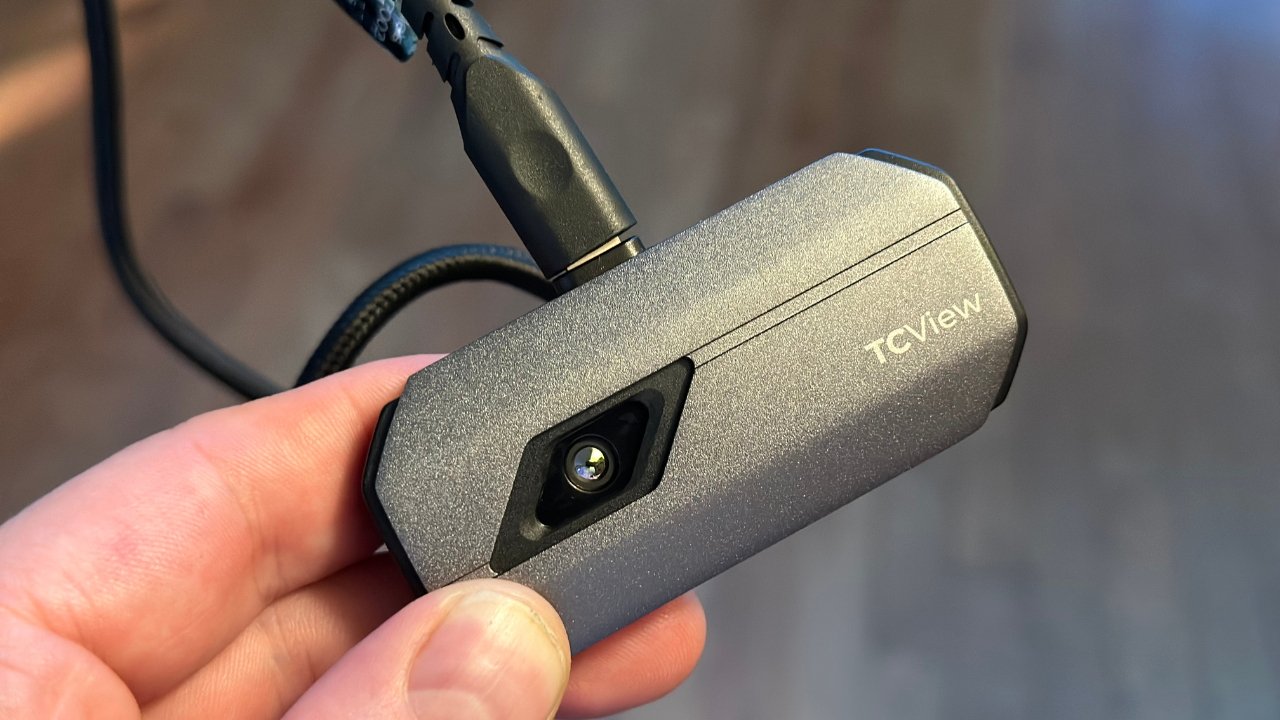 Při použití prodlužovacího kabelu můžete vidět mezeru.