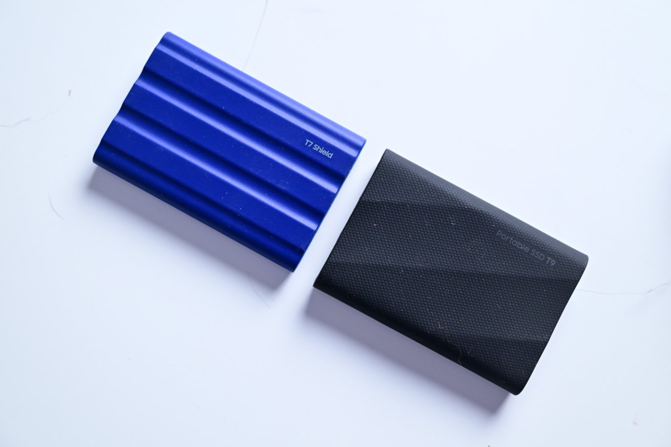 Samsung T7 Shield (vlevo) versus T9 (vpravo)