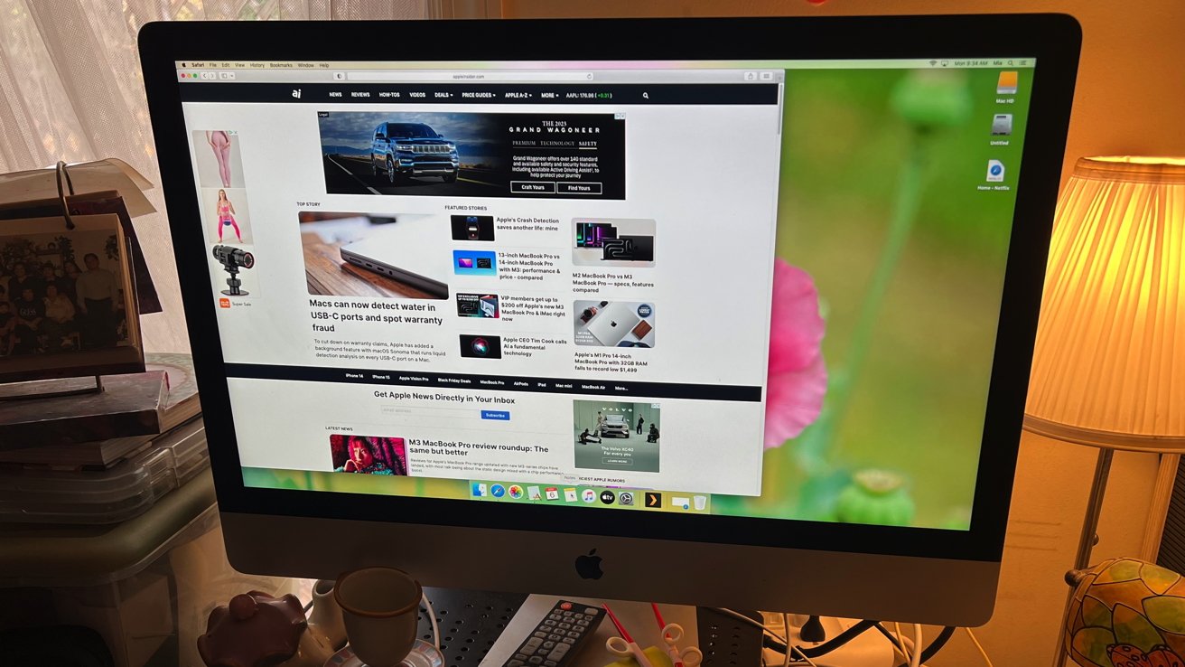 Kdysi vlajková loď výpočetního výkonu tohoto domu, nyní odsunutá do pokoje pro mladistvé