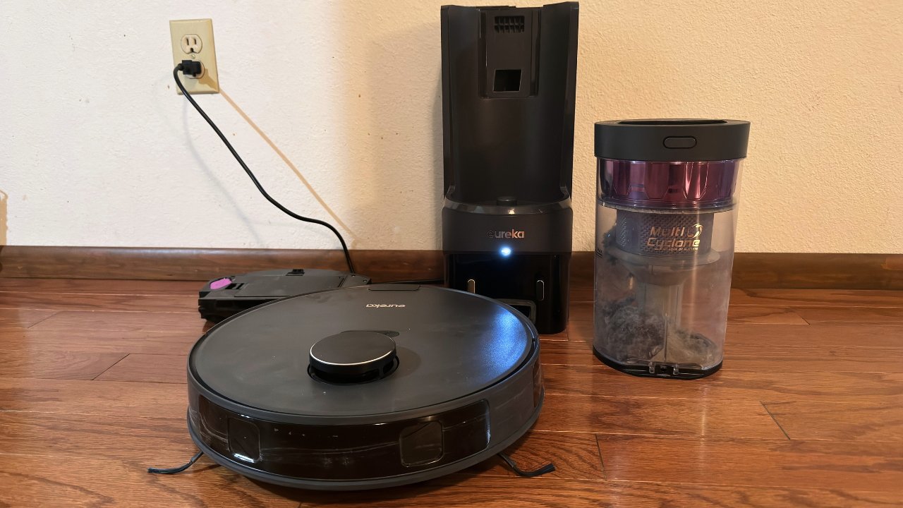 Eureka E10S se samovyprazdňovací nabíječkou.