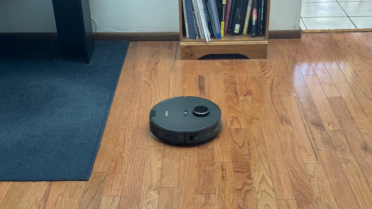 Eureka E10S během čištění.