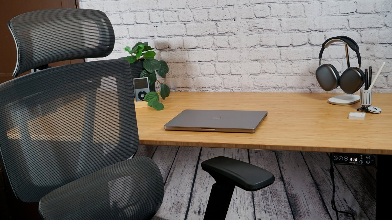 FlexiSpot E7 Pro je skvělá pracovní stanice