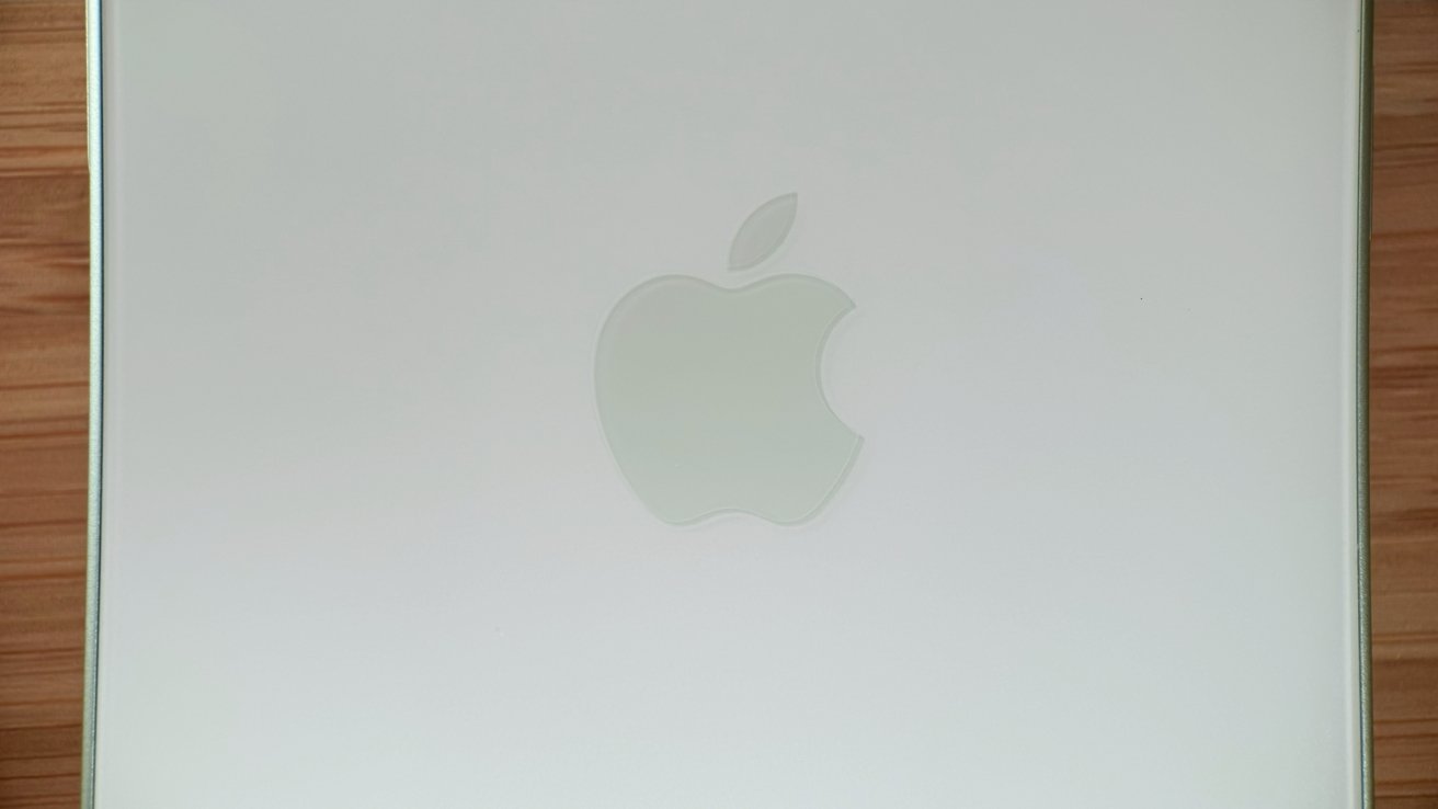 Matné sklo a barva, která připomíná zelenou