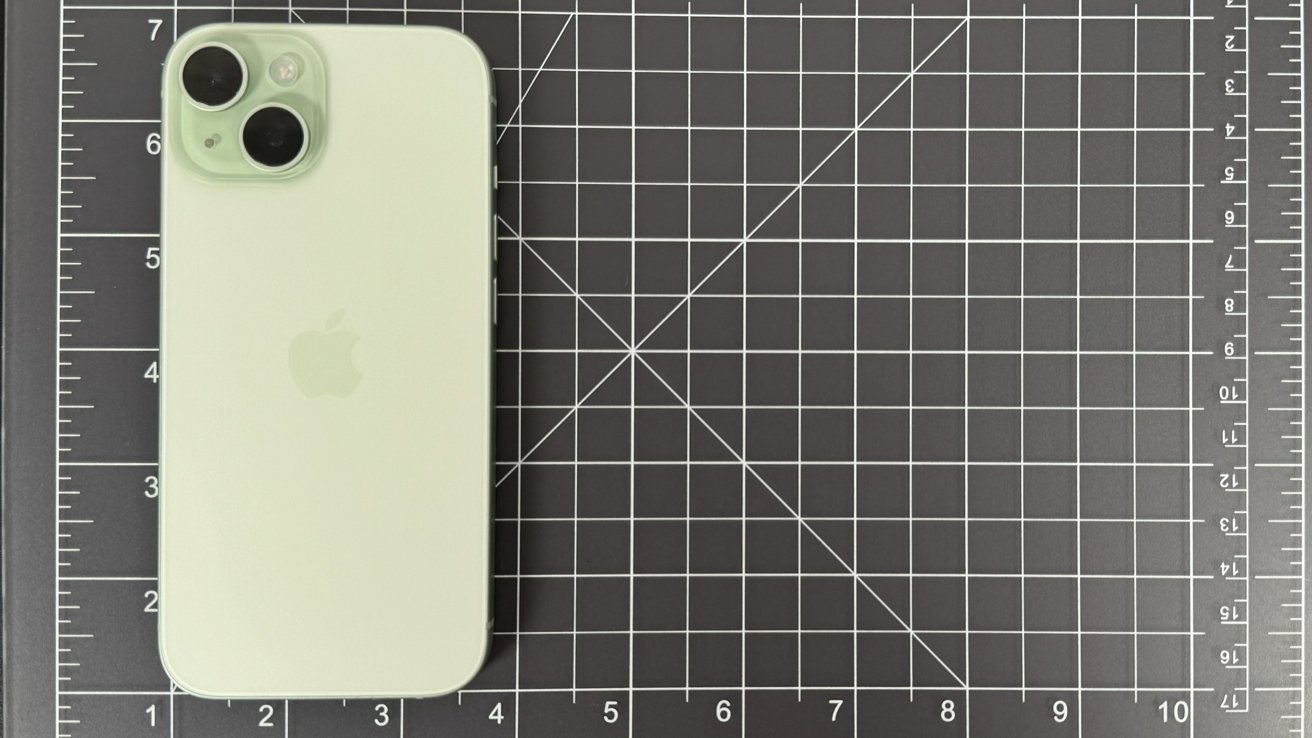 Malý iPhone, který snadno předčí konkurenci