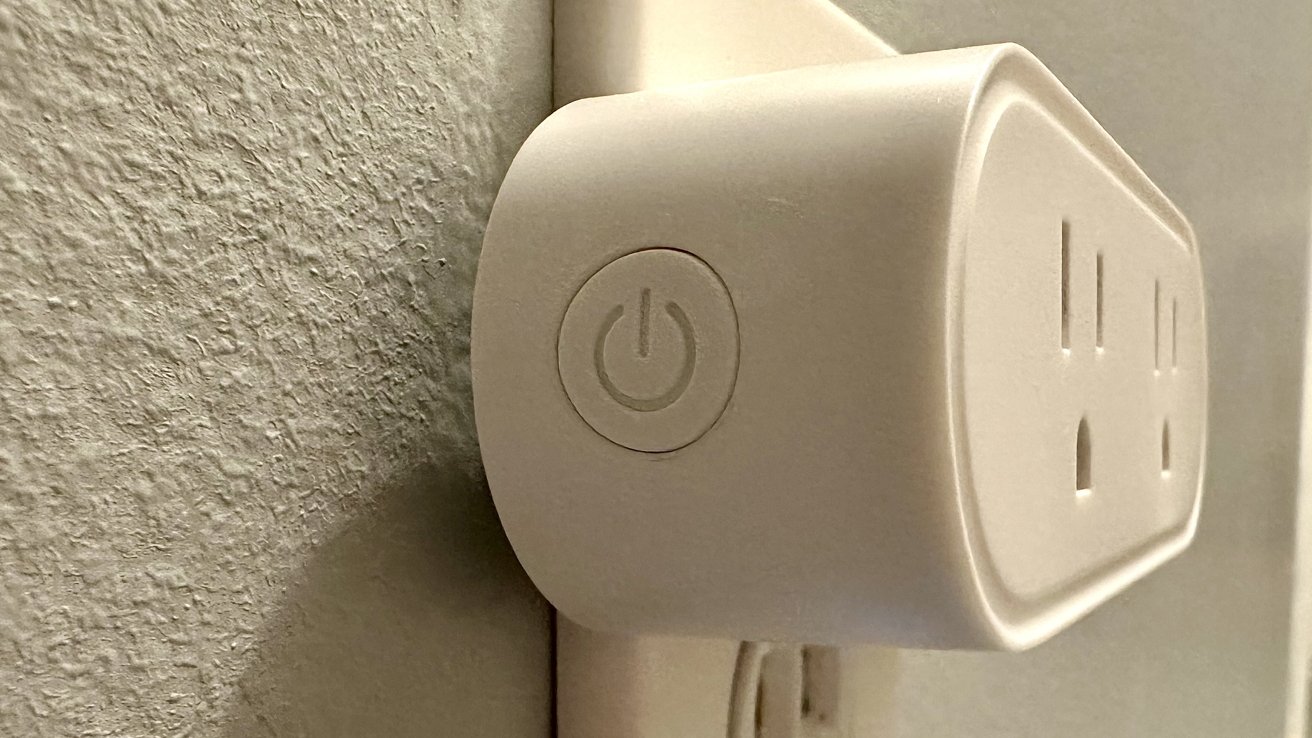 Recenze Meross WiFi Dual Smart Outlet: Tlačítko napájení