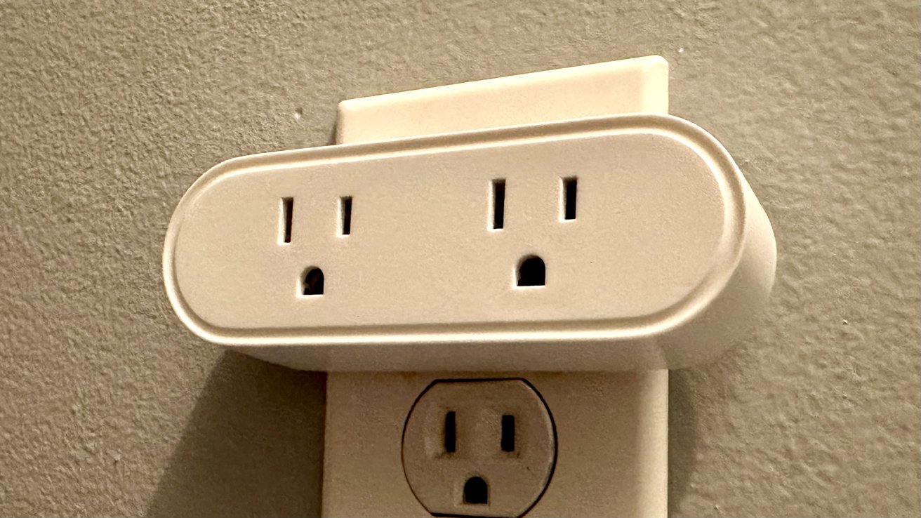 Recenze Meross WiFi Dual Smart Outlet: Zástrčka umístěna