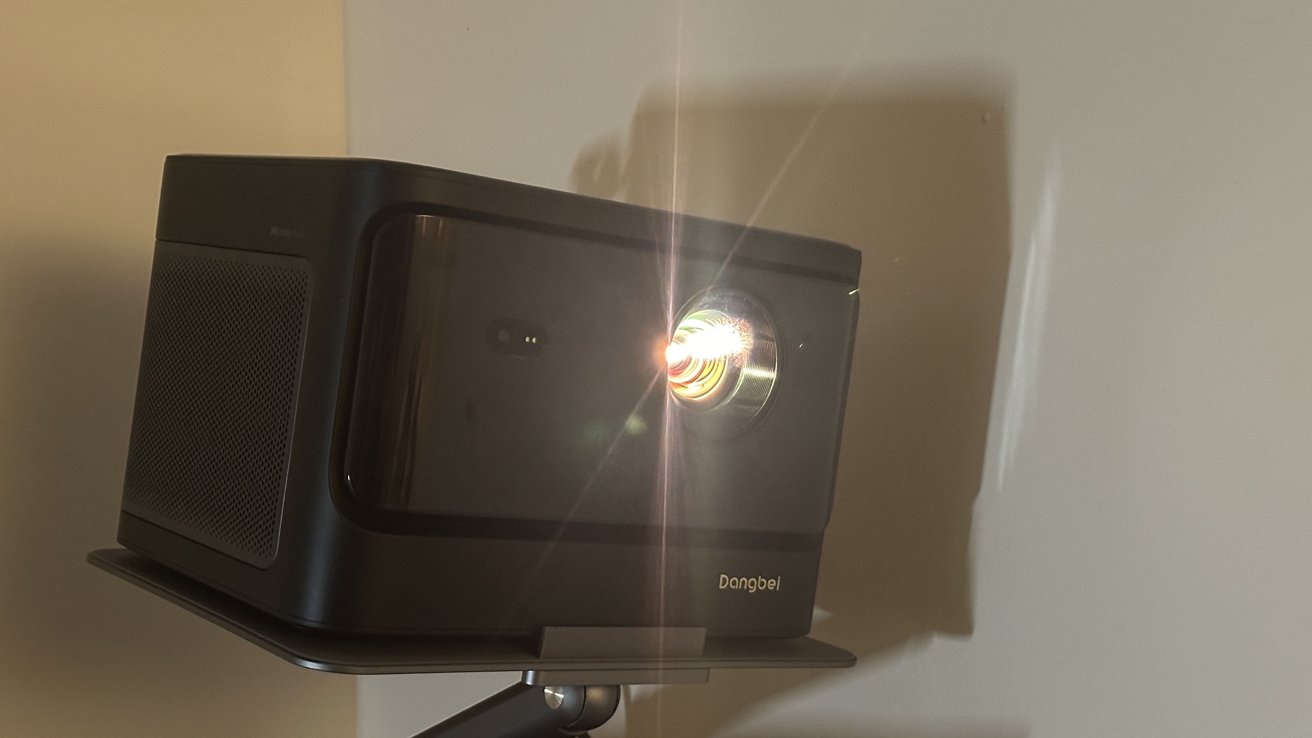 Dangbei Mars - 2100 lumenů je dostatečně jasný pro každou denní dobu