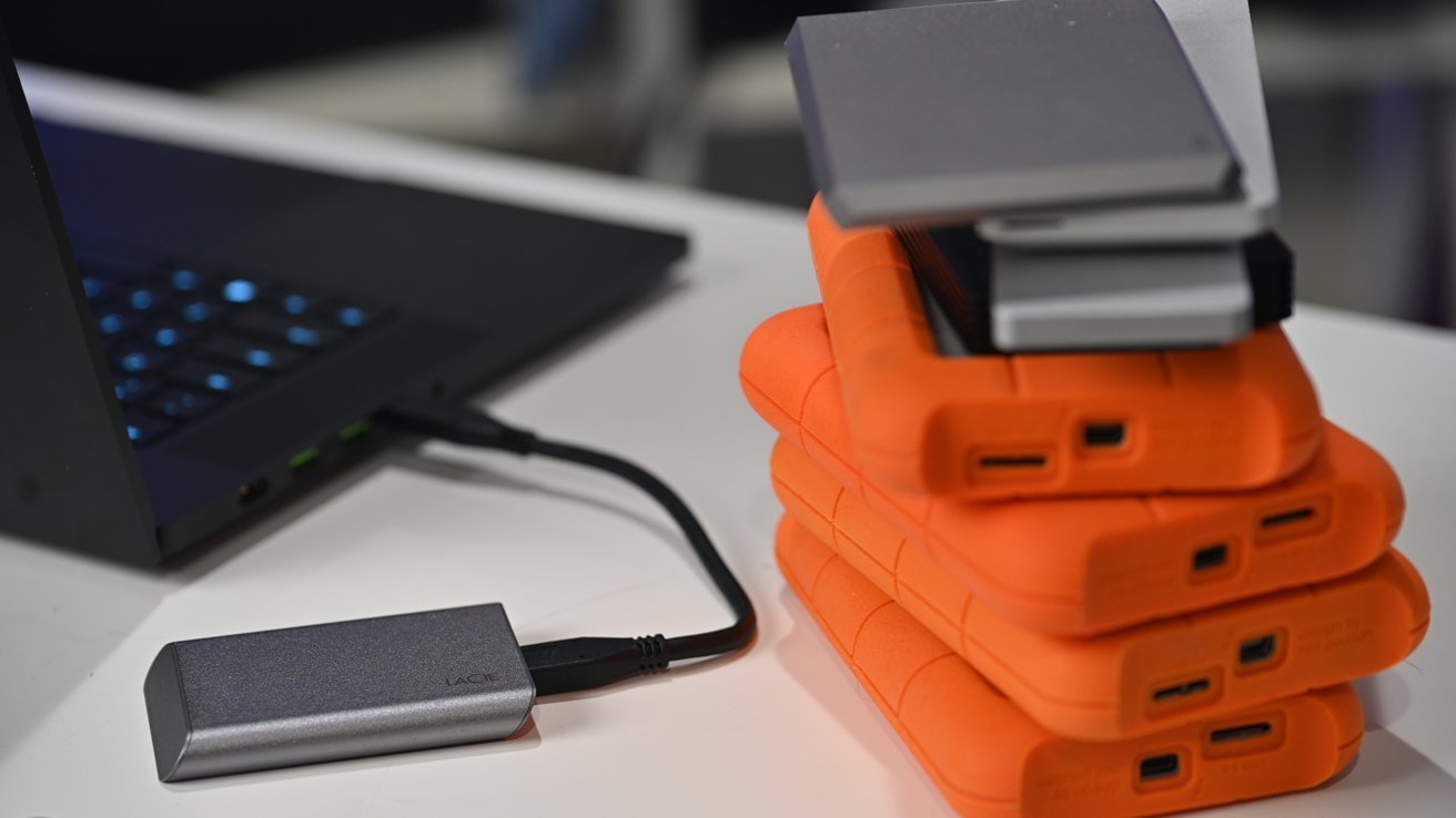 Více externích pevných disků