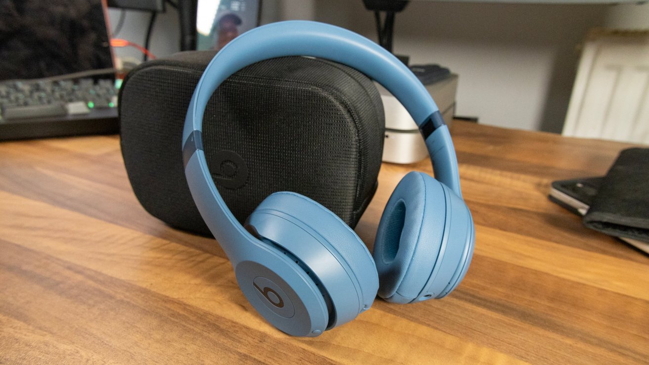 Beats Solo 4 a dodávané pouzdro