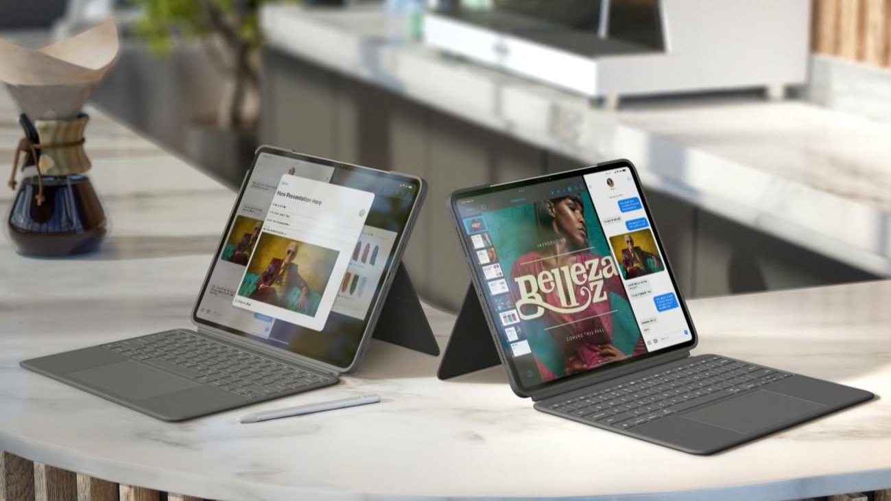 Kuchyňská linka s konvicí na kávu a dva iPady v pouzdrech na klávesnici