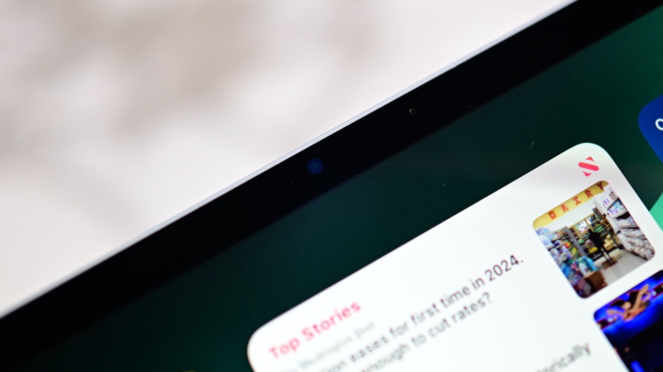 Detailní záběr na přemístěnou kameru na šířku na novém iPadu Air