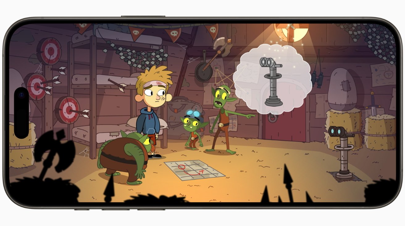 Kreslená scéna zobrazující chlapce a tři zelené bytosti v dílně se středověkou tématikou.  Myšlenková bublina znázorňuje periskop.  Po místnosti jsou vystaveny různé zbraně a cíle.